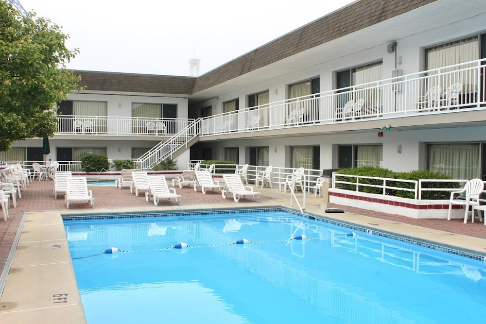 Impala Island Inn 4/34