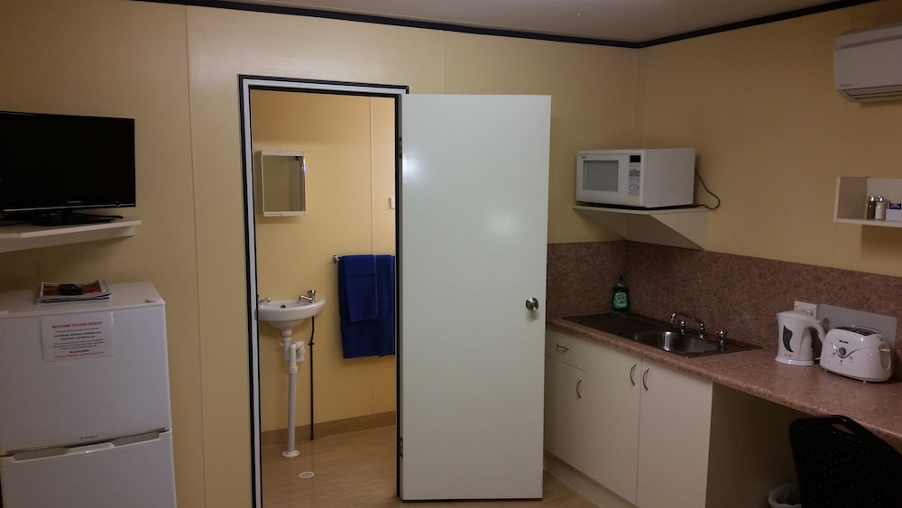 LEICHHARDT ACCOMMODATION 40/45