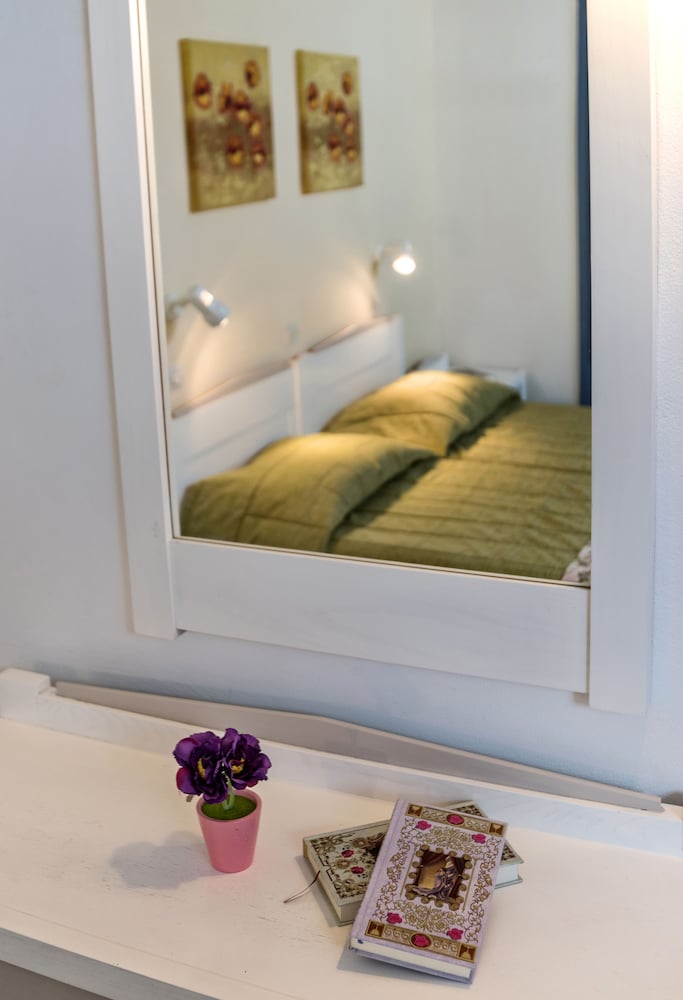 Ariadne Hotel 20/30