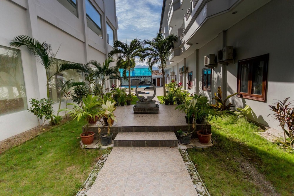 Sylvia Hotel Maumere 46/57