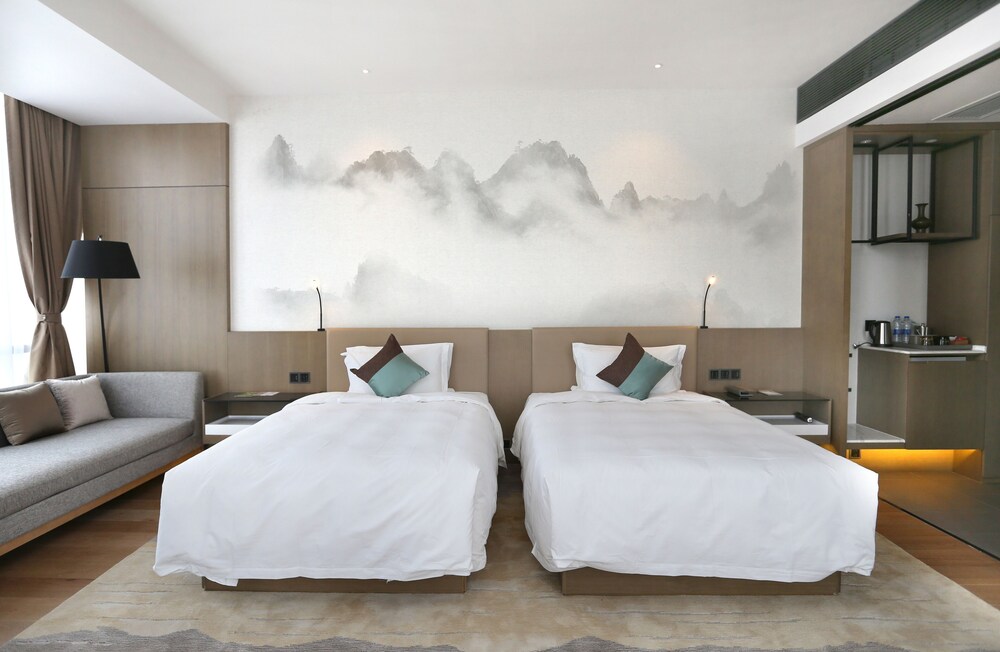 Novotel Deqing 24/56