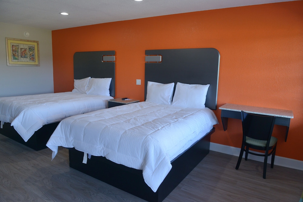 Rodeway Inn & Suites Winter Haven Chain of Lakes 17/35