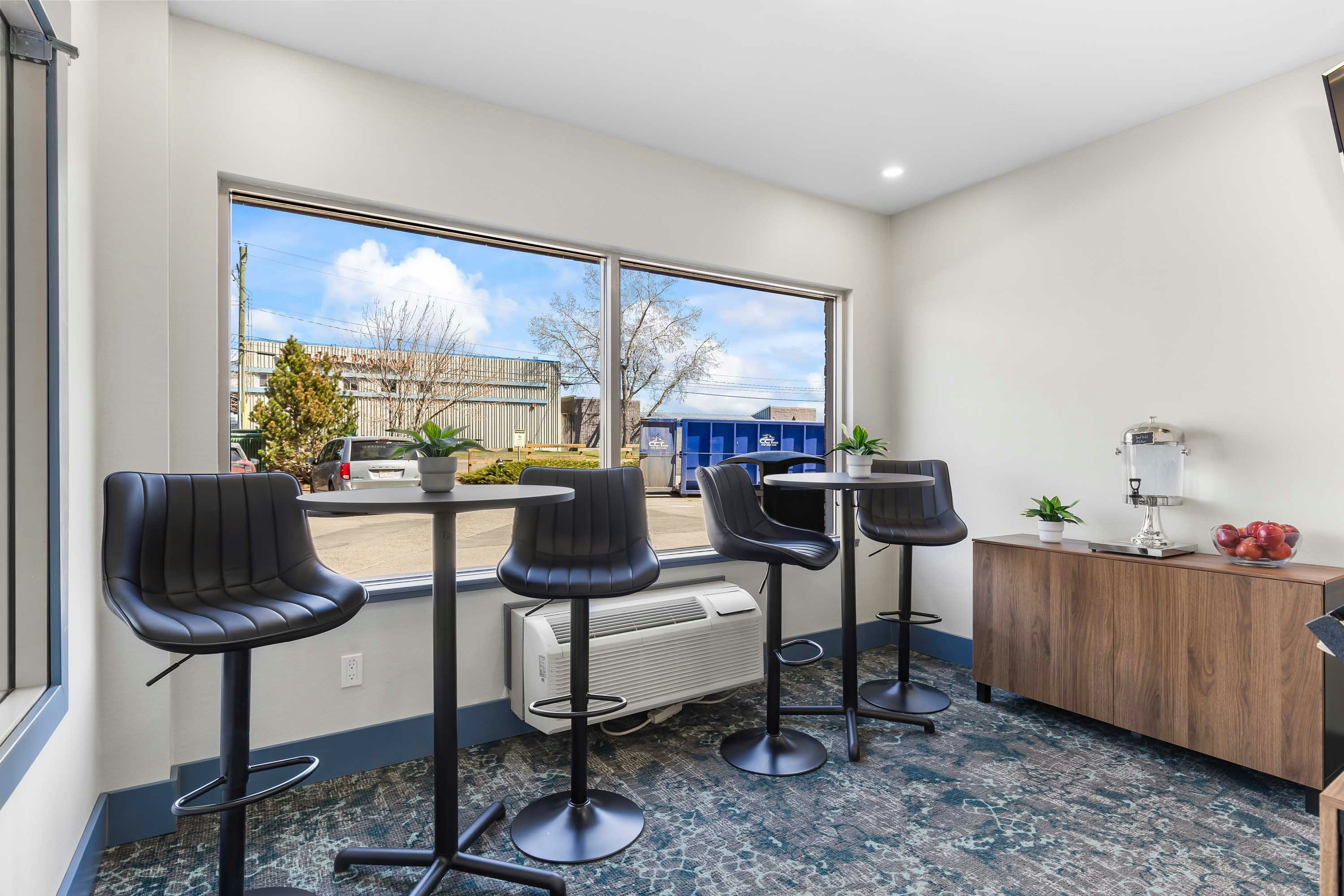 Sandman Hotel and Suites Calgary West 60/67