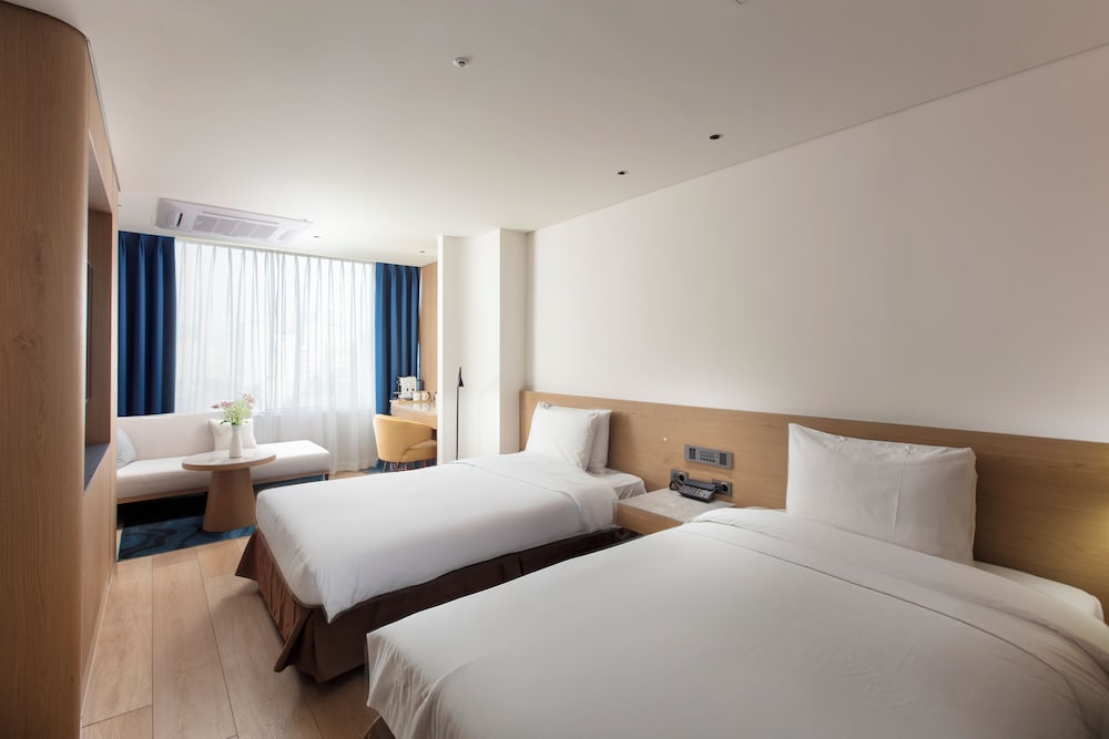 Signature, Twin Beds