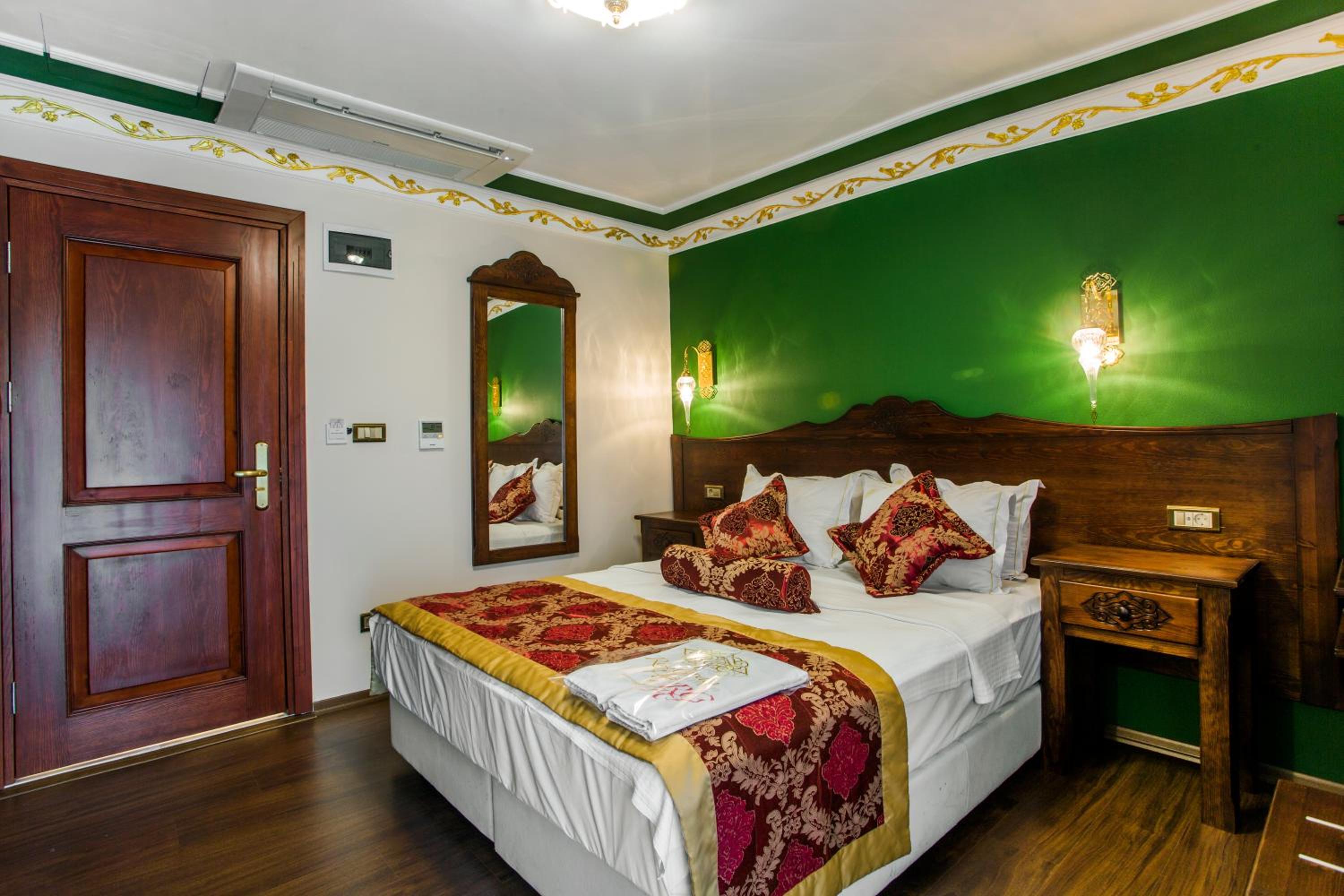 Superior, King Bed, Sea View, Garden House Istanbul 2/10