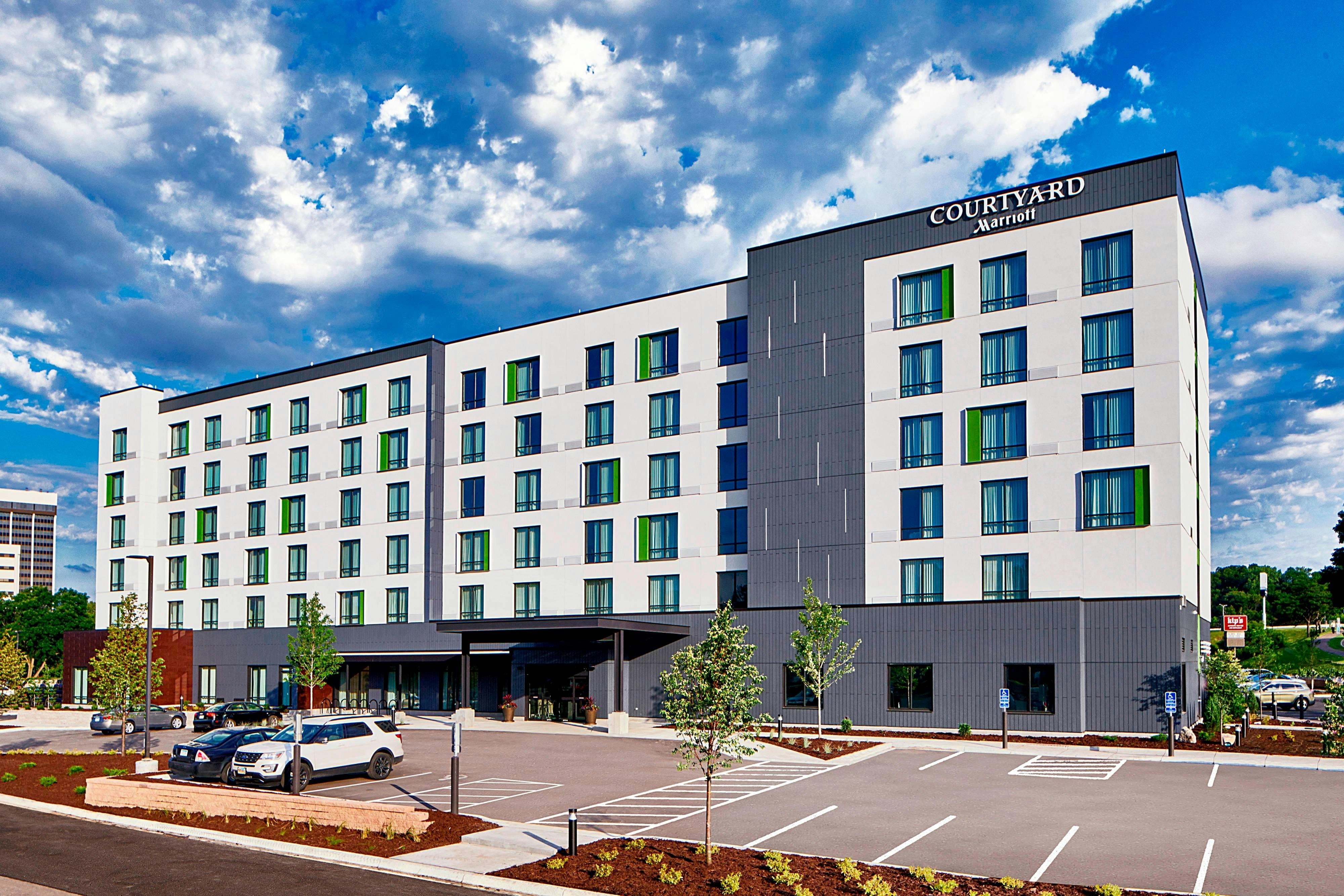 Courtyard By Marriott Minneapolis West 2/51