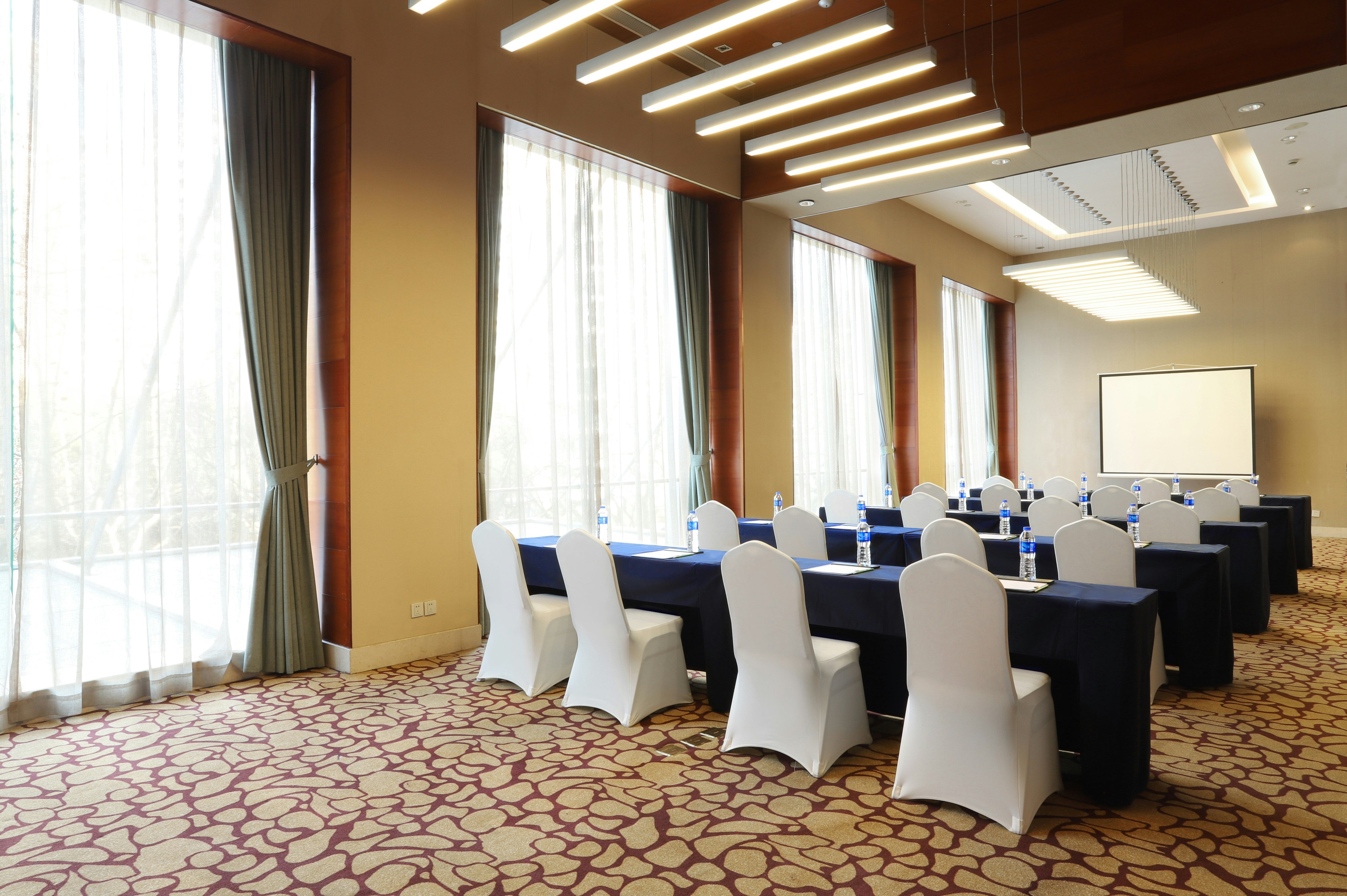 Holiday Inn Shanghai Pudong Nanpu 64/76