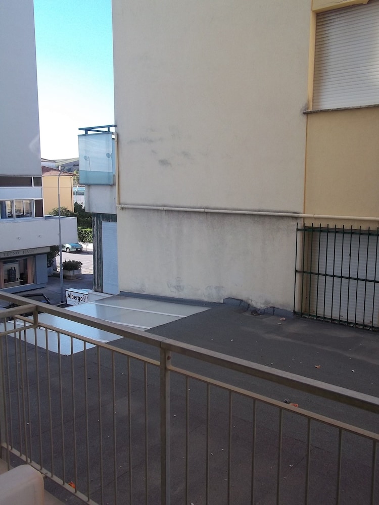 Hotel Italia 8/50