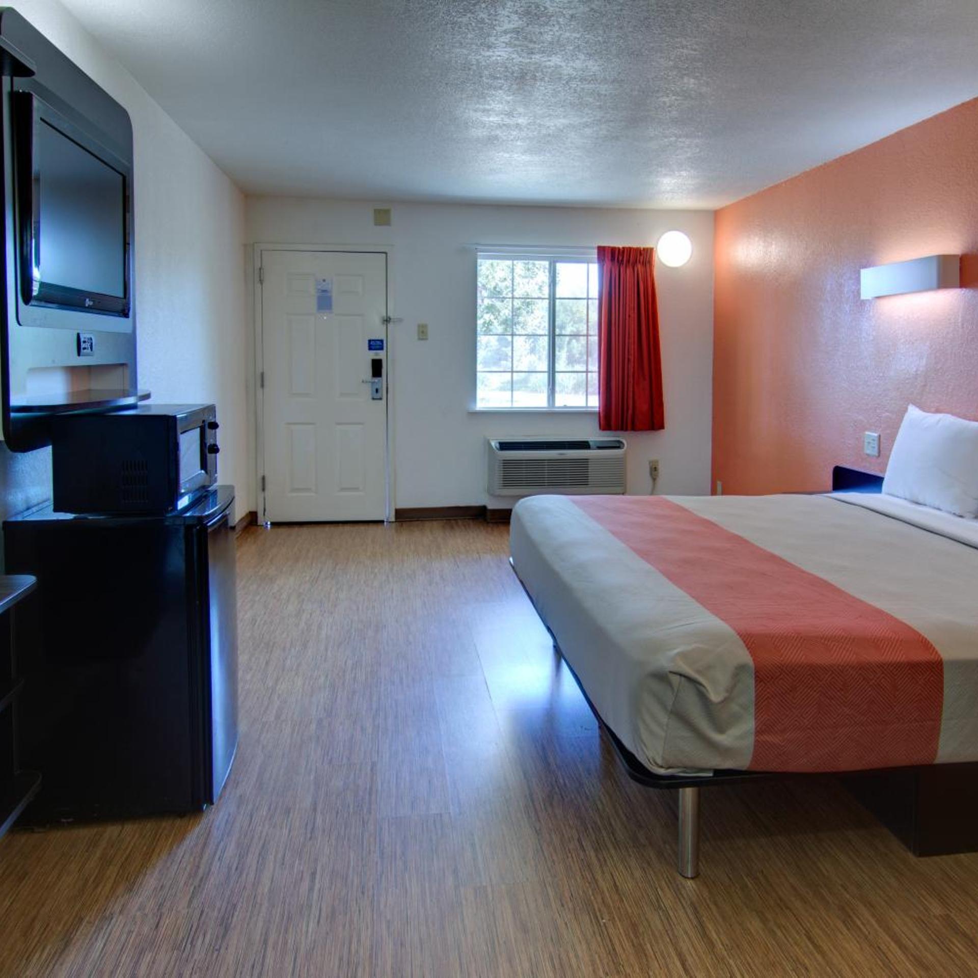غرفة بسرير كينج لغير المدخنين