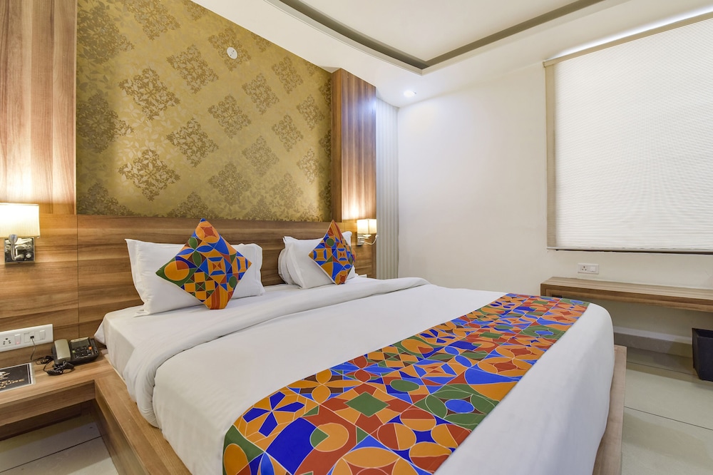 Fabhotel Signature Inn 20/50