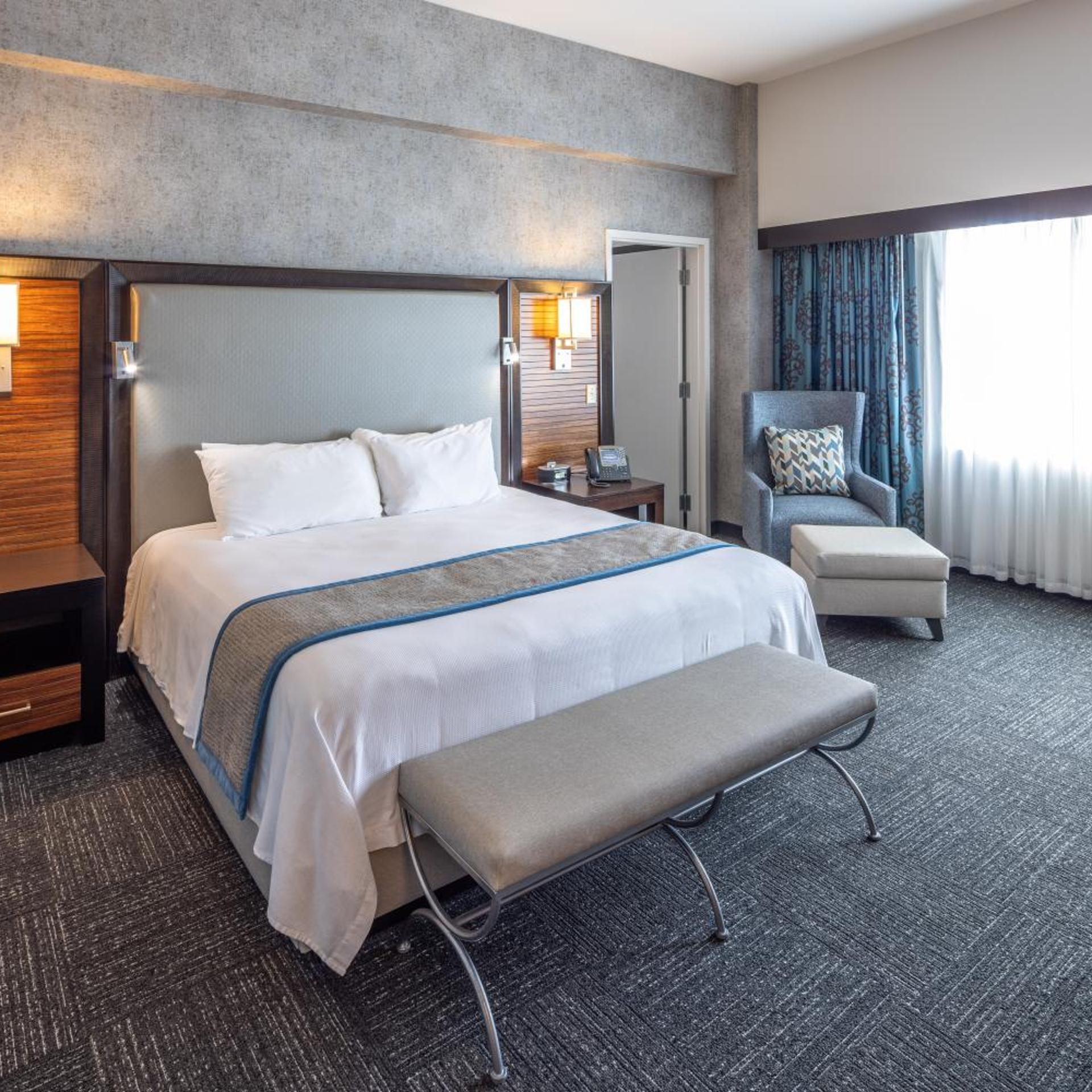 جناح جونيور بسرير كينج، Akwesasne Mohawk Casino Resort 2/5