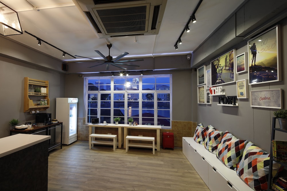Beat Capsules At Boat Quay 32/40
