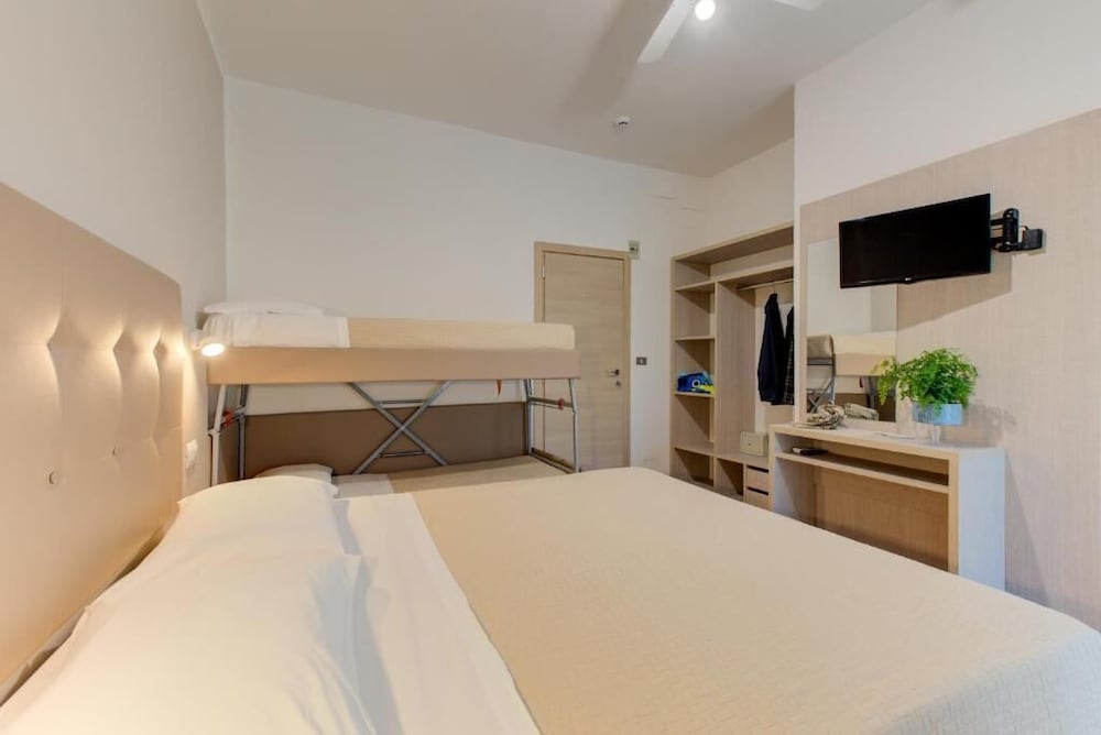 HOTEL CIMAROSA 8/52