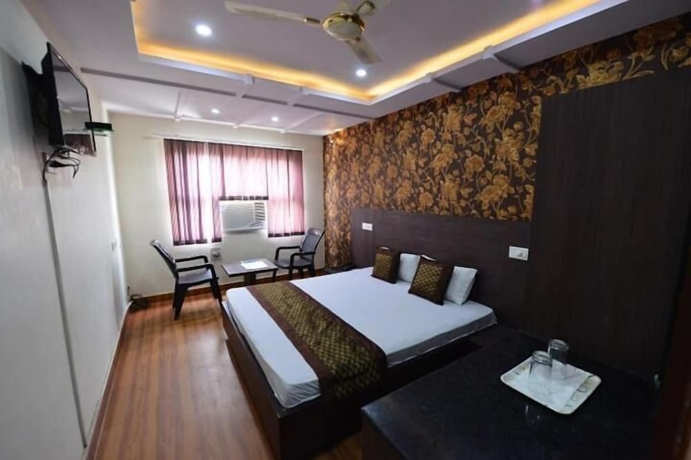 Hotel Mohit Palace 10/19