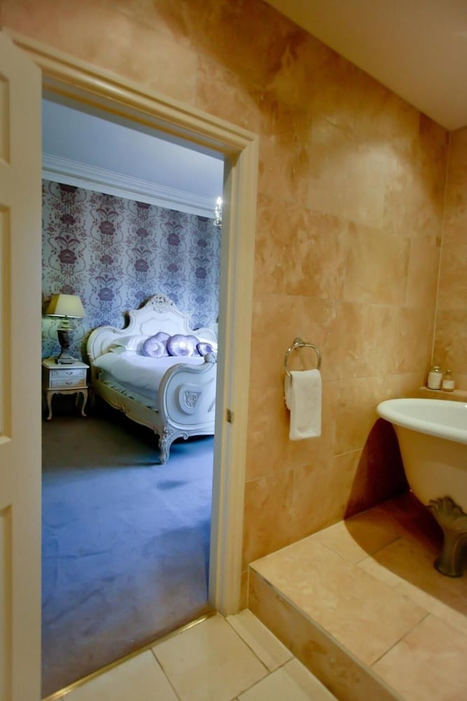 Mitton Hall 47/50