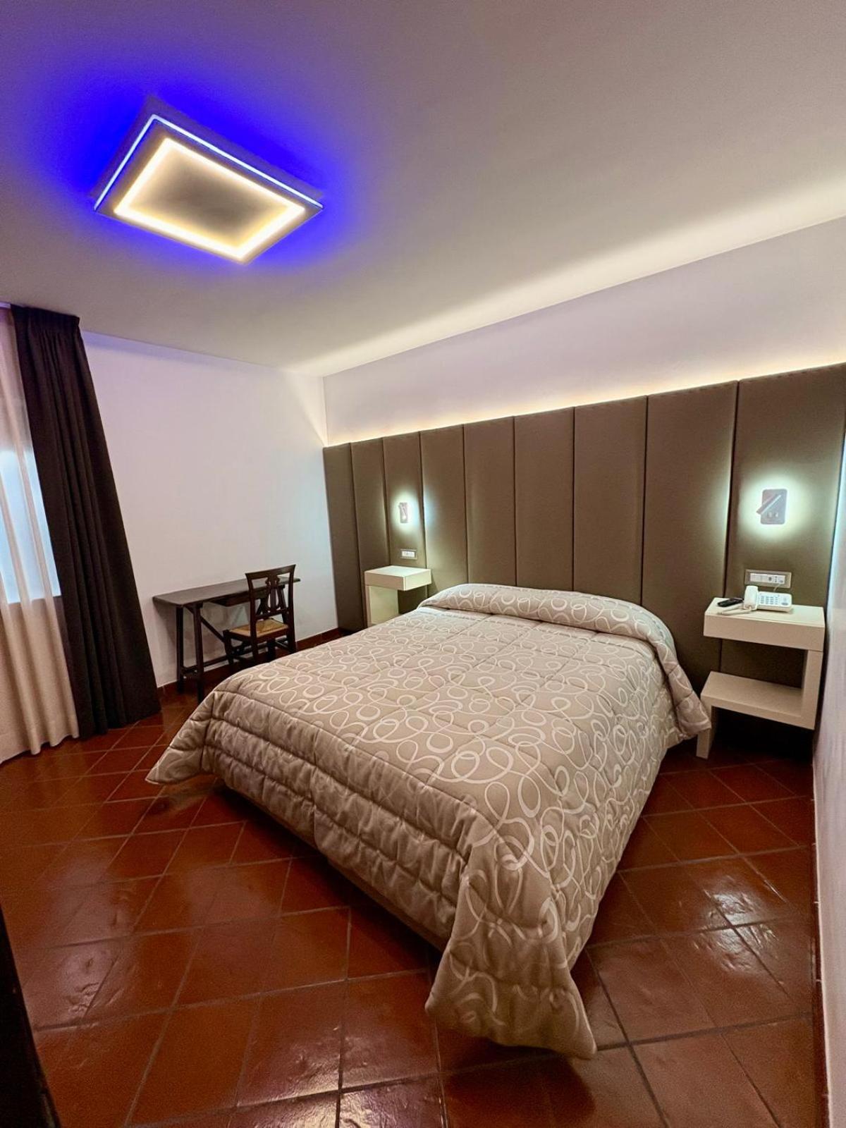 غرفة قياسية بسرير مزدوج أو سريرين منفصلين بإطلالة على الحديقة، Hotel Bucaneve 2/7