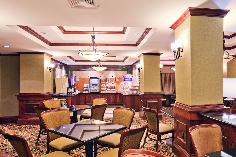 Holiday Inn Express Hotel & Suites Shawnee I-40 34/59