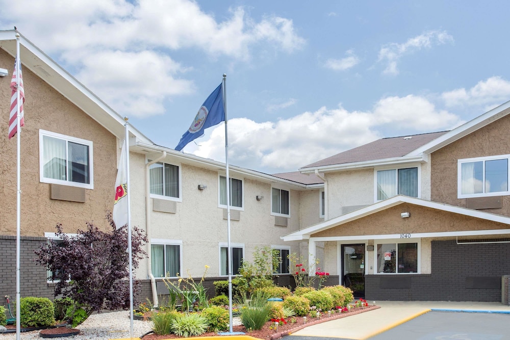 Super 8 by Wyndham South Boston VA 1/31