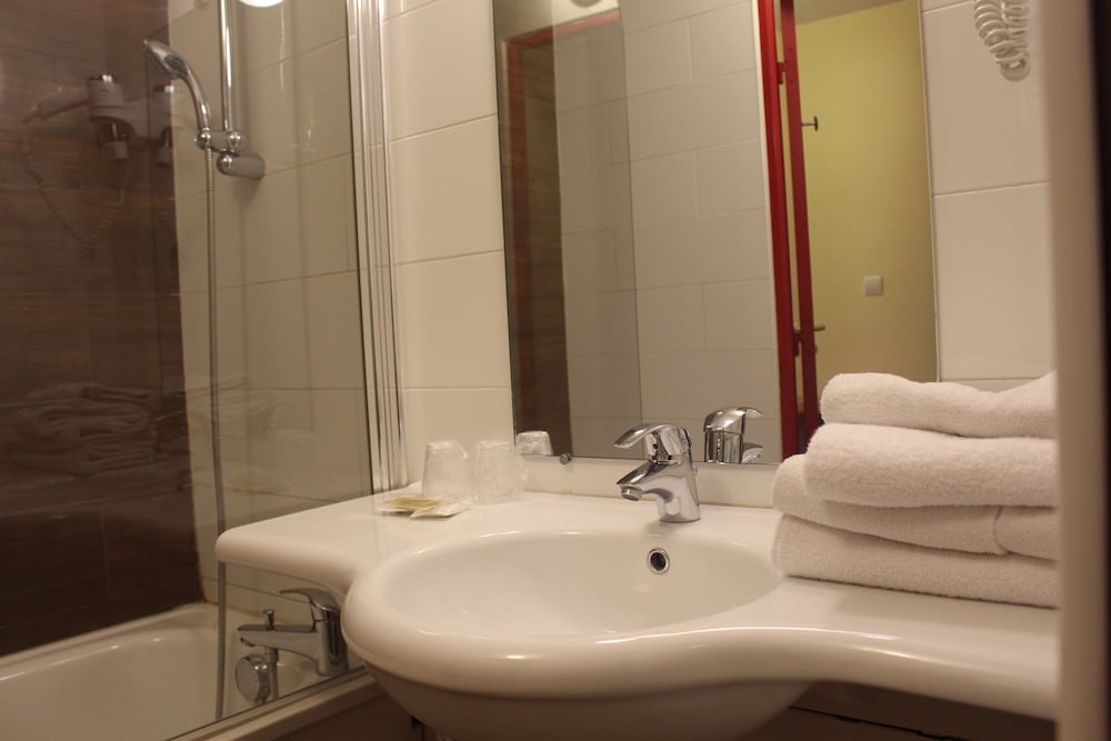 Euro Hotel Paris Creteil 10/36