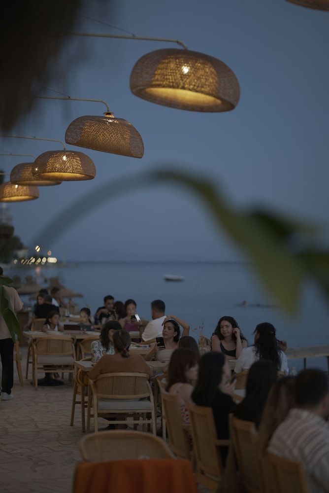 Glenn Hotel Beach 30/50