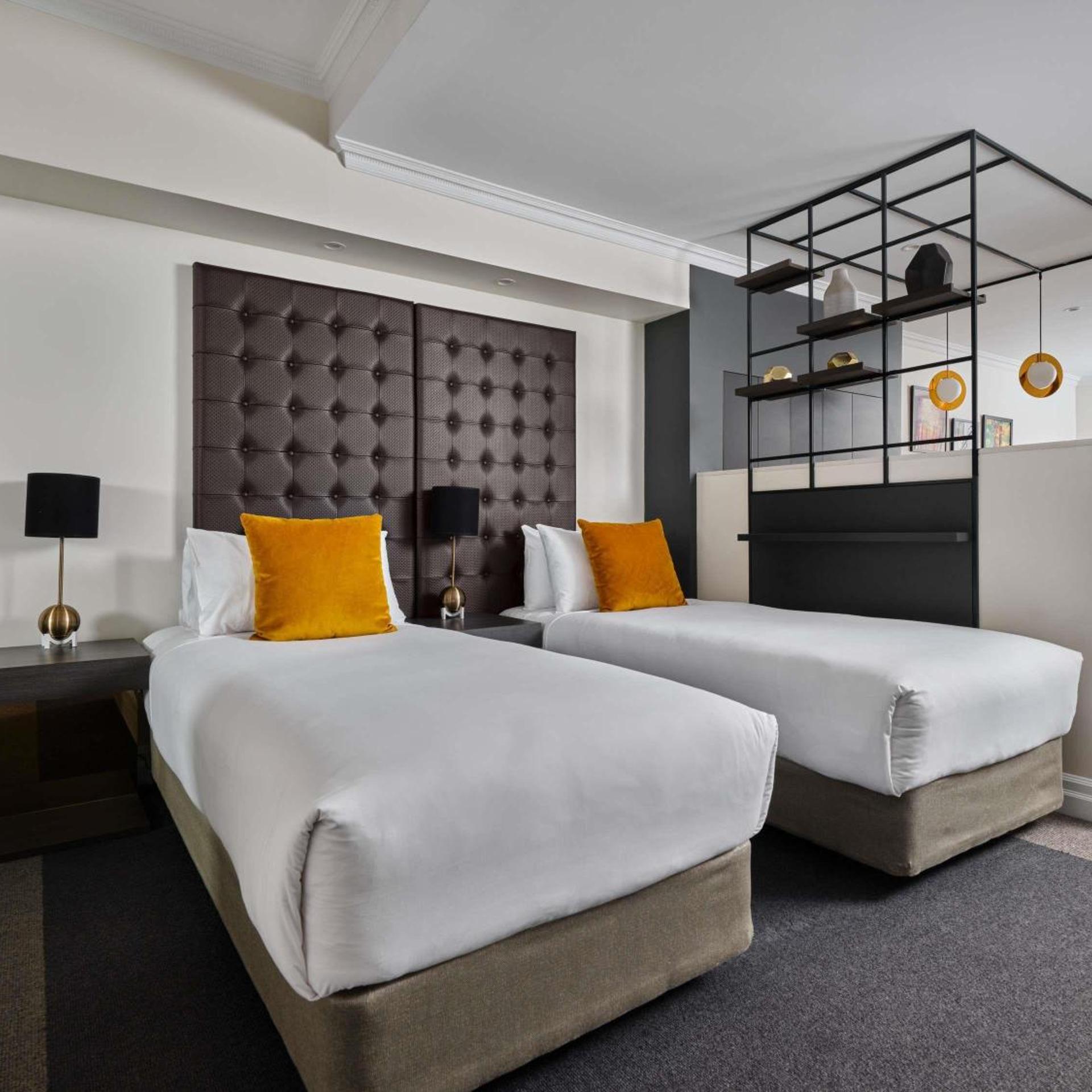 EXECUTIVE, STUDIO, TWIN BEDS