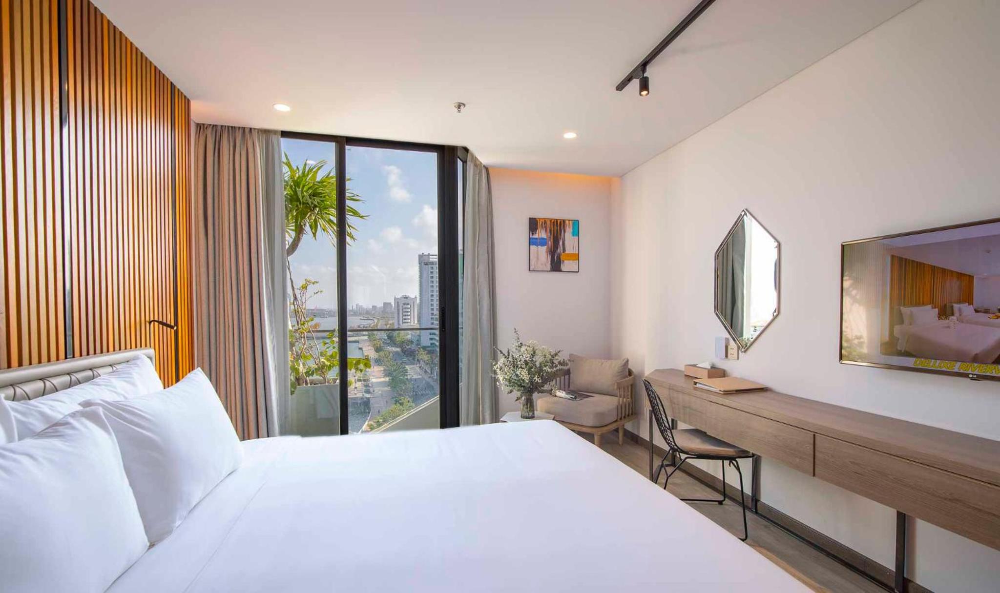 Deluxe, Queen Bed, River View, Balcony
