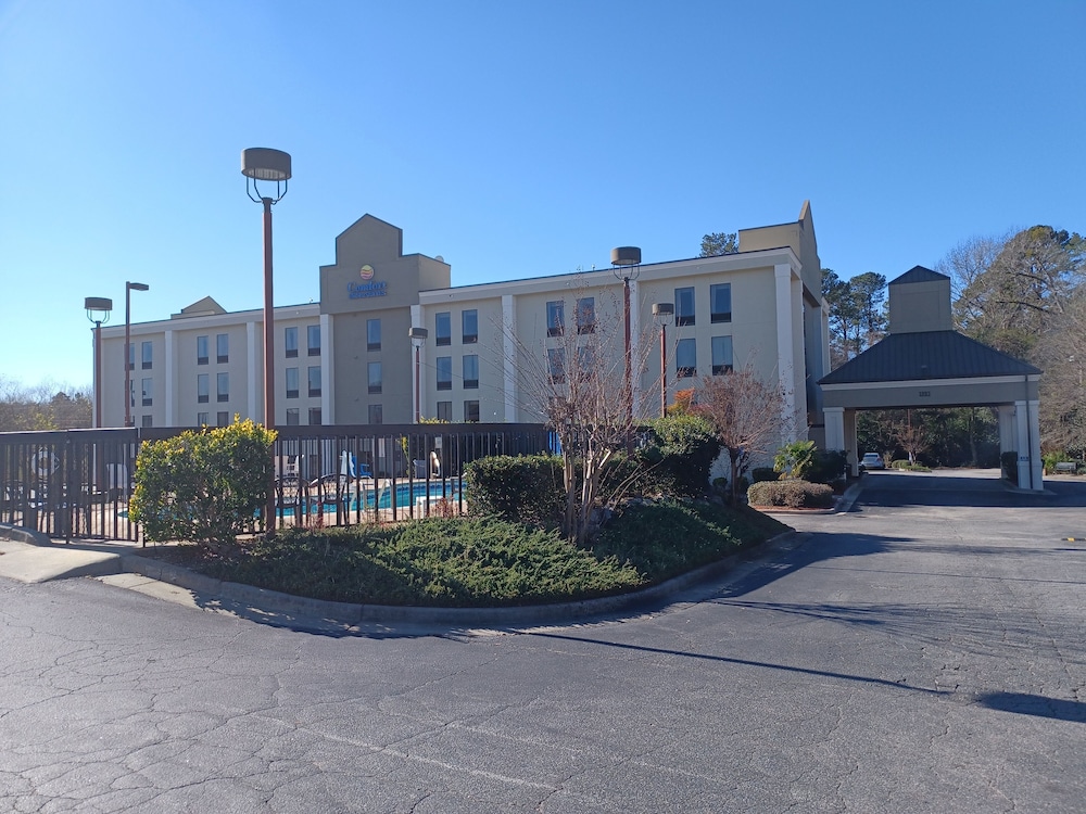 Comfort Inn and Suites Thomson 4/36