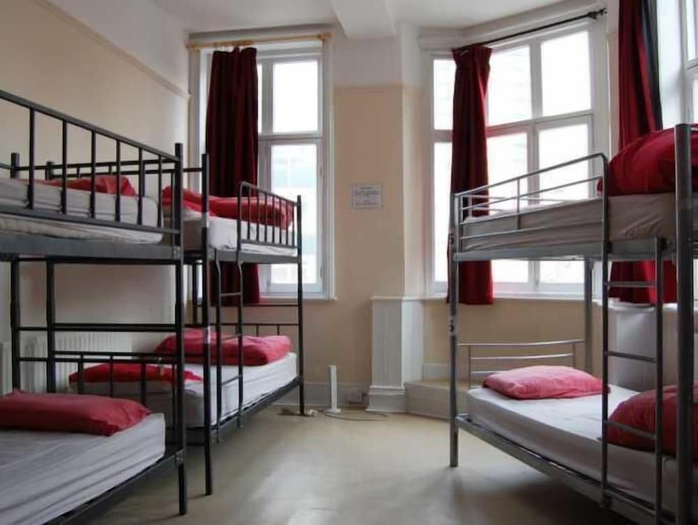 MIXED DORM, 12 BEDS