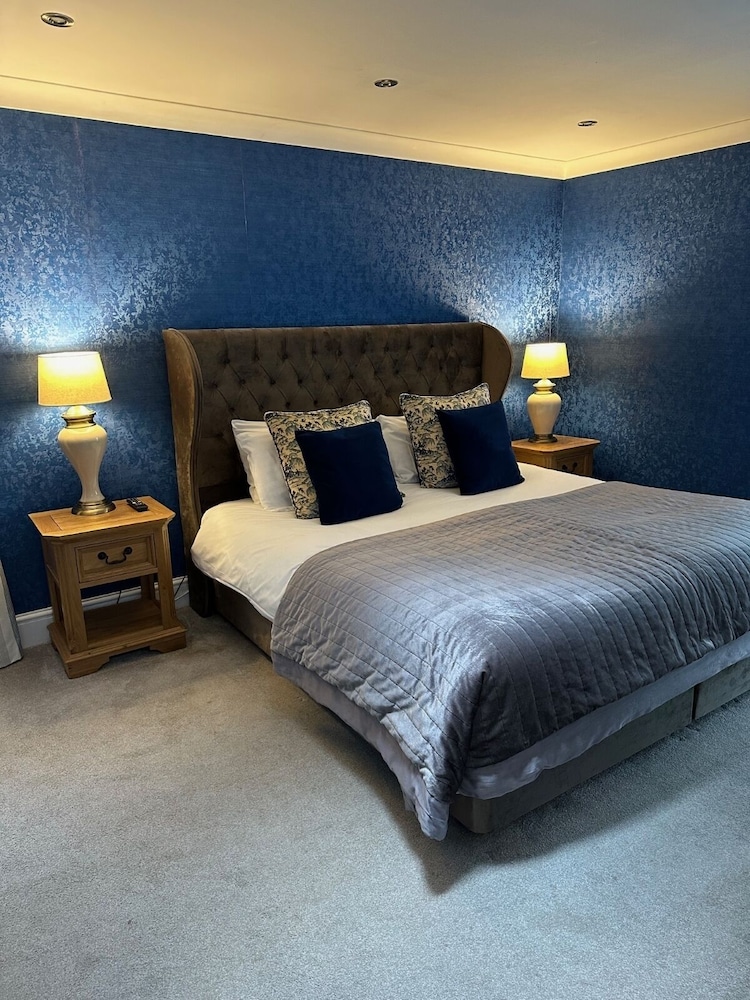 EXECUTIVE, SUITE, KING BED