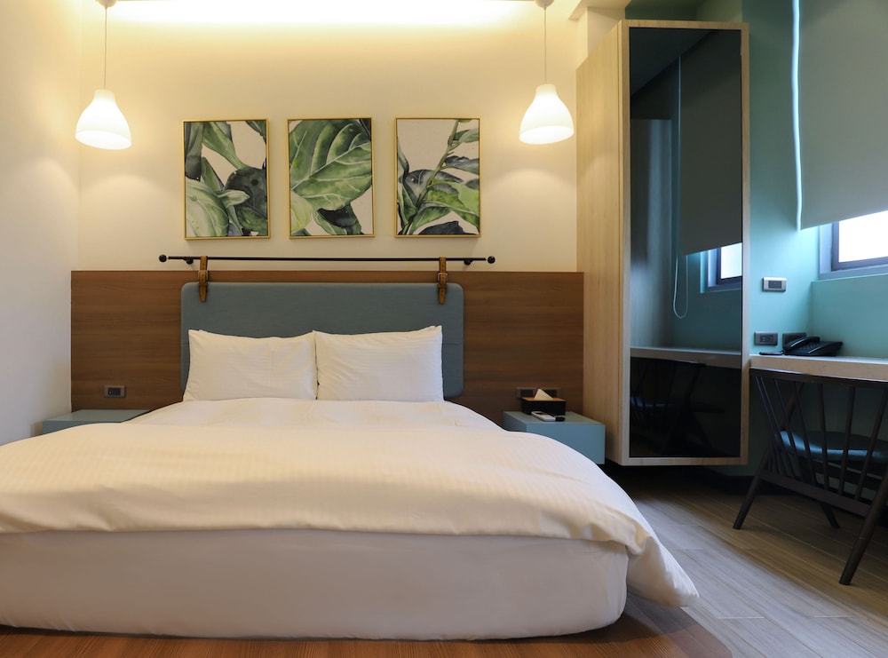 DELUXE, DOUBLE BED