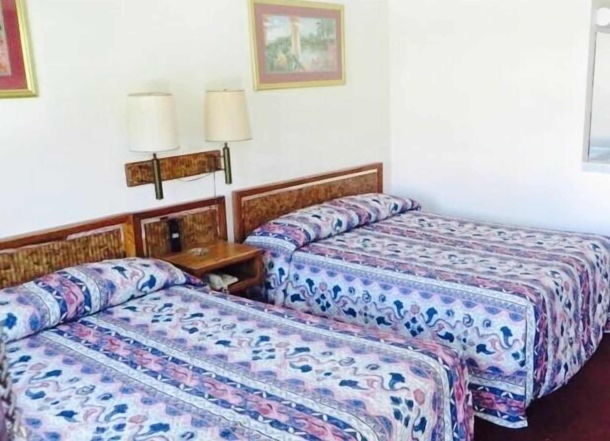 STANDARD, 2 DOUBLE BEDS