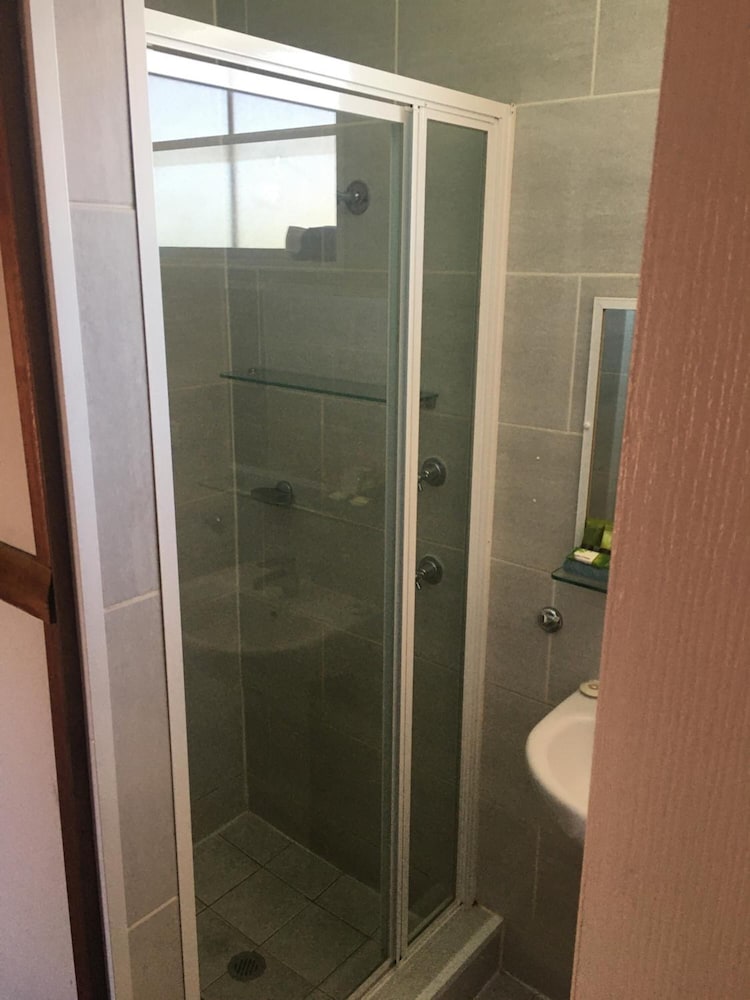 Across Country Motel And Serviced Apartments 16/35
