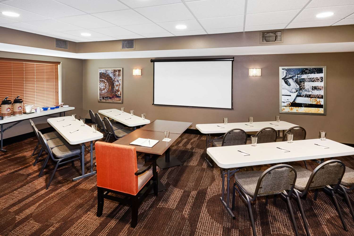 AmericInn by Wyndham Waupun 13/17