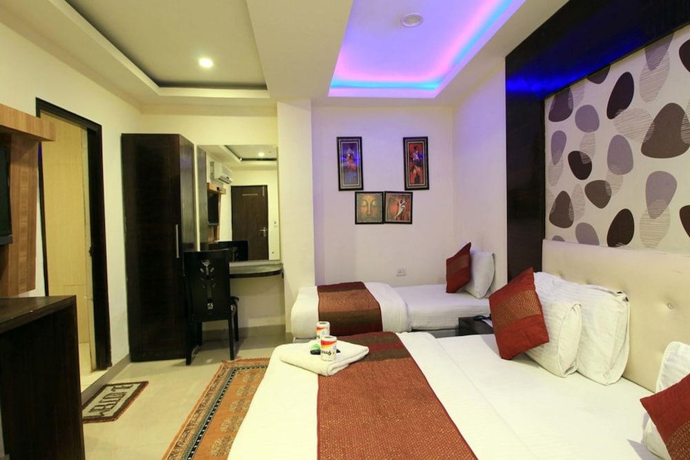 Check In Room RK Ashram 24/37