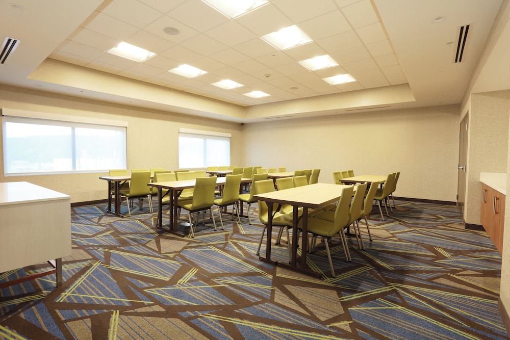 Holiday Inn Express Oneonta 56/62