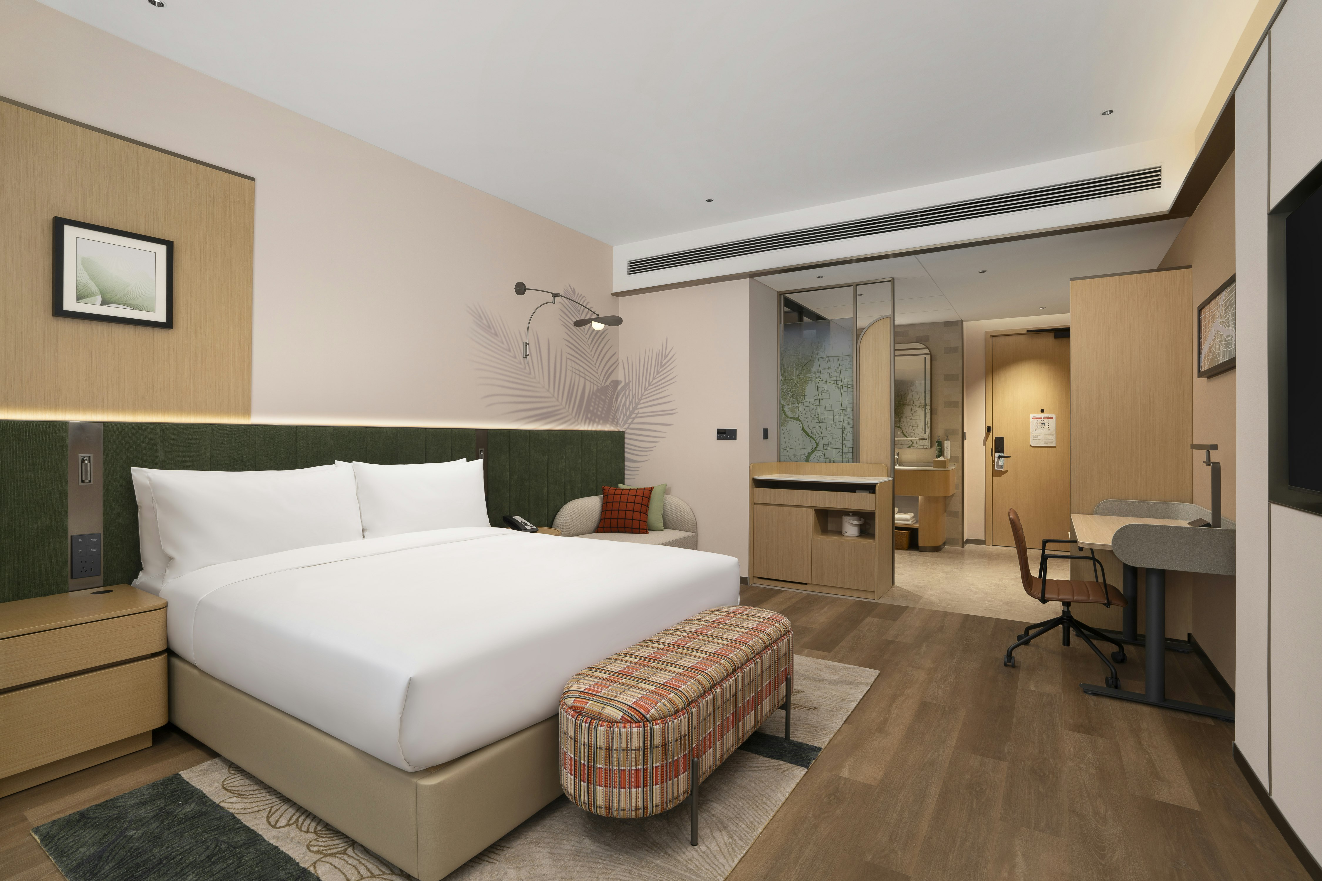 SUPERIOR, KING BED