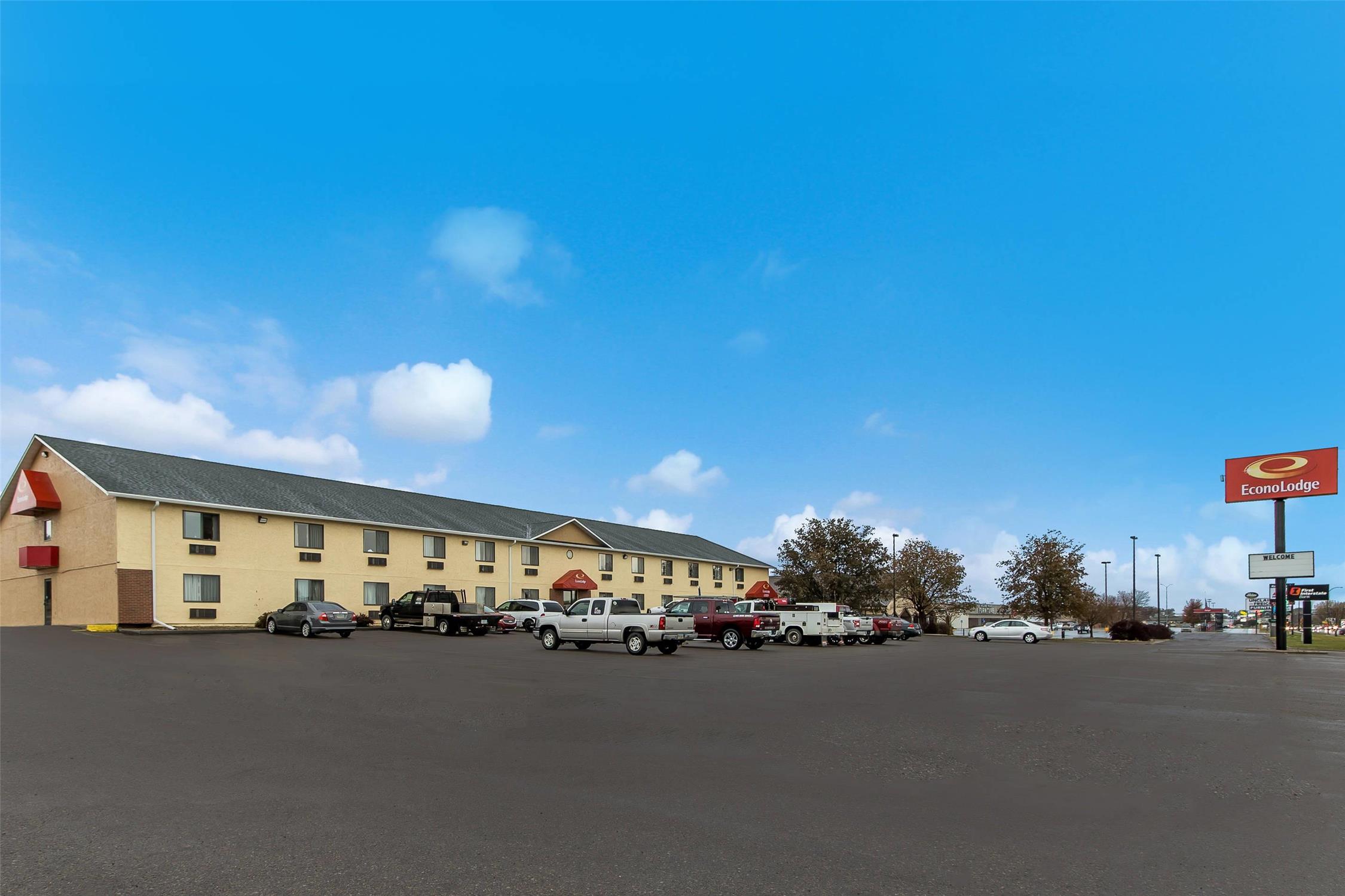 Econo Lodge Inn & Suites Yankton, SD 13/14