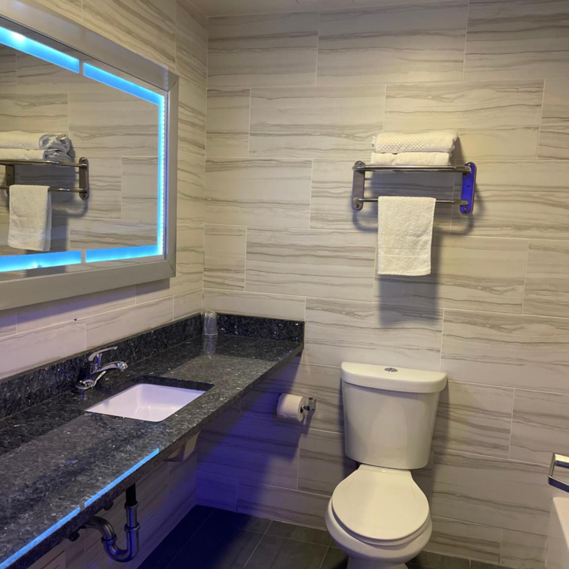 7 Days Hotel Bronx 60/61