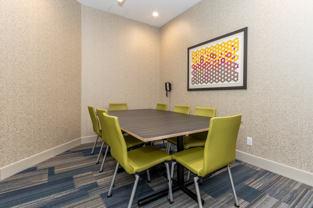 Holiday Inn Express Suites Chilliwack East 31/34