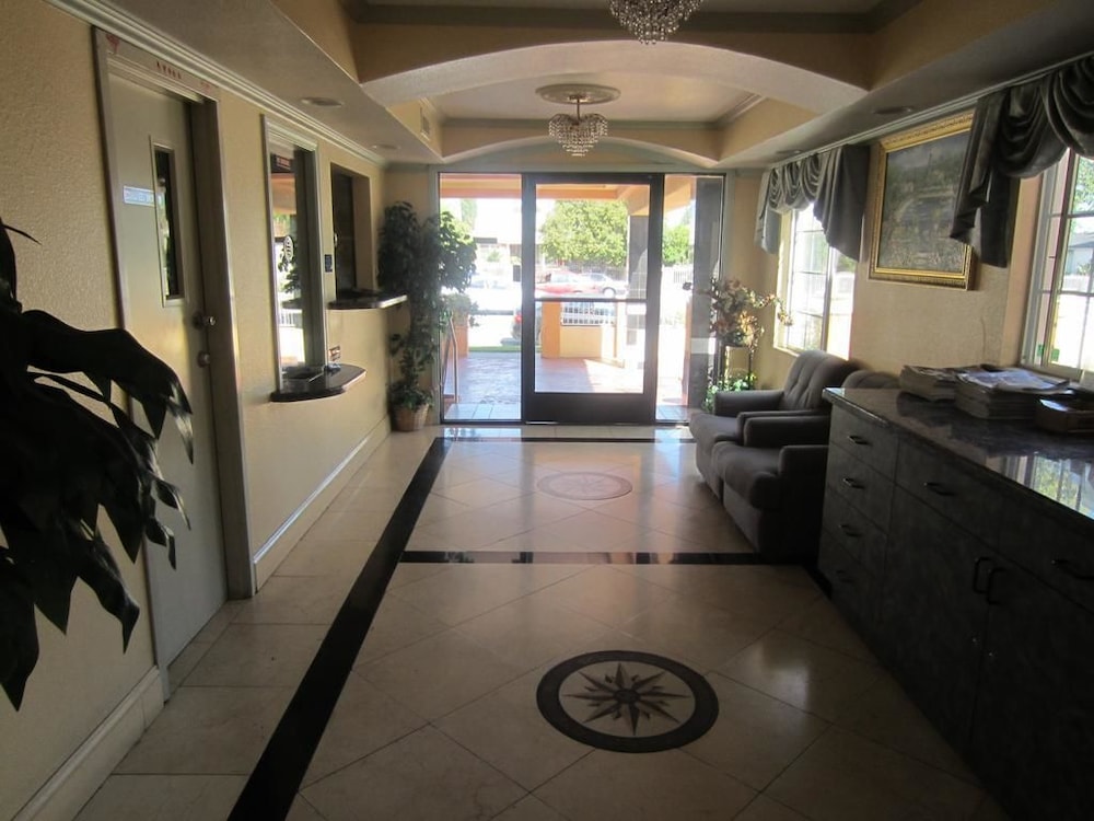 Starlight Inn Canoga Park 30/45
