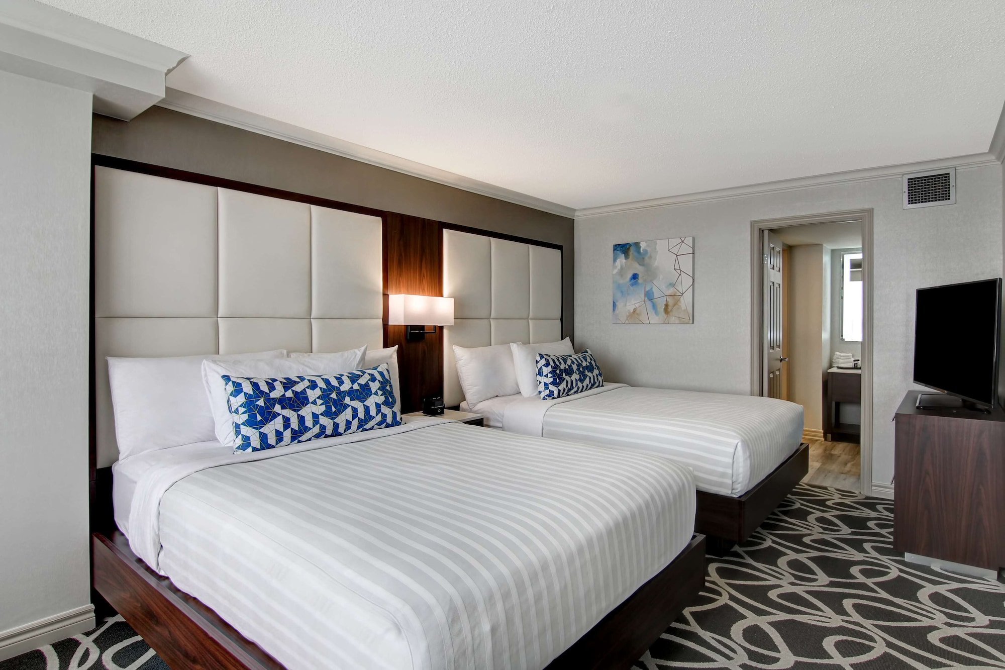 Lifestyle, Suite, 2 Queen Beds, Sofa