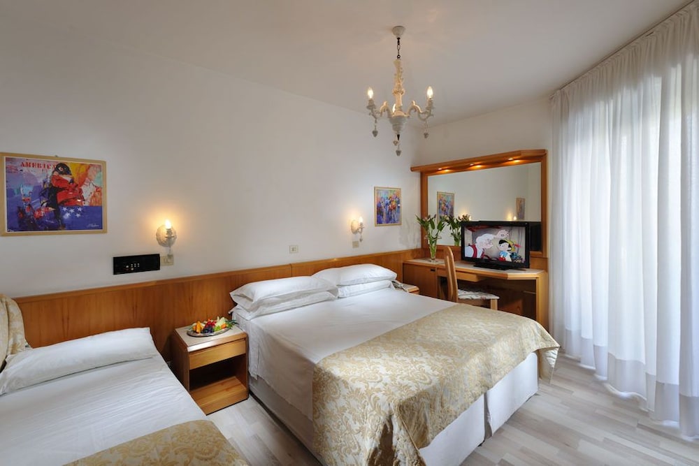 ROOM, TRIPLE