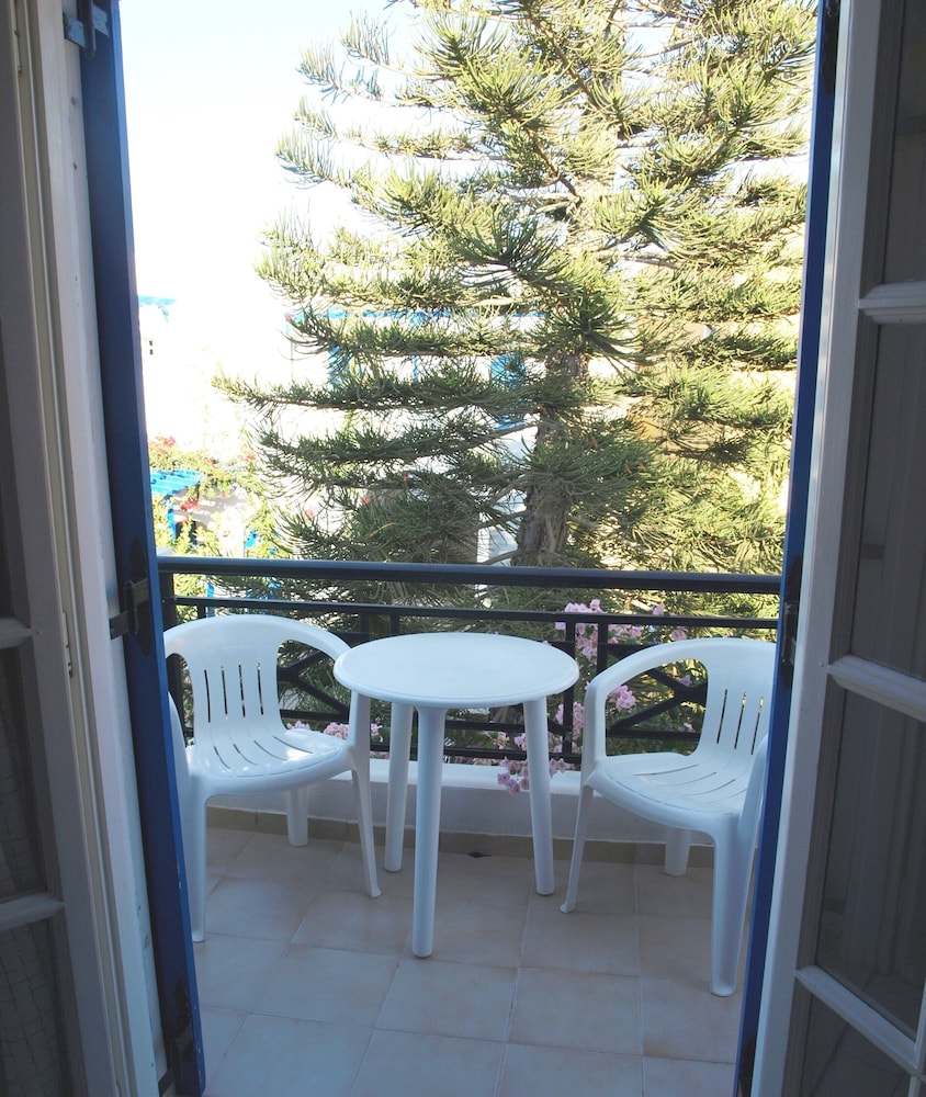 Levante Beach Hotel 61/65