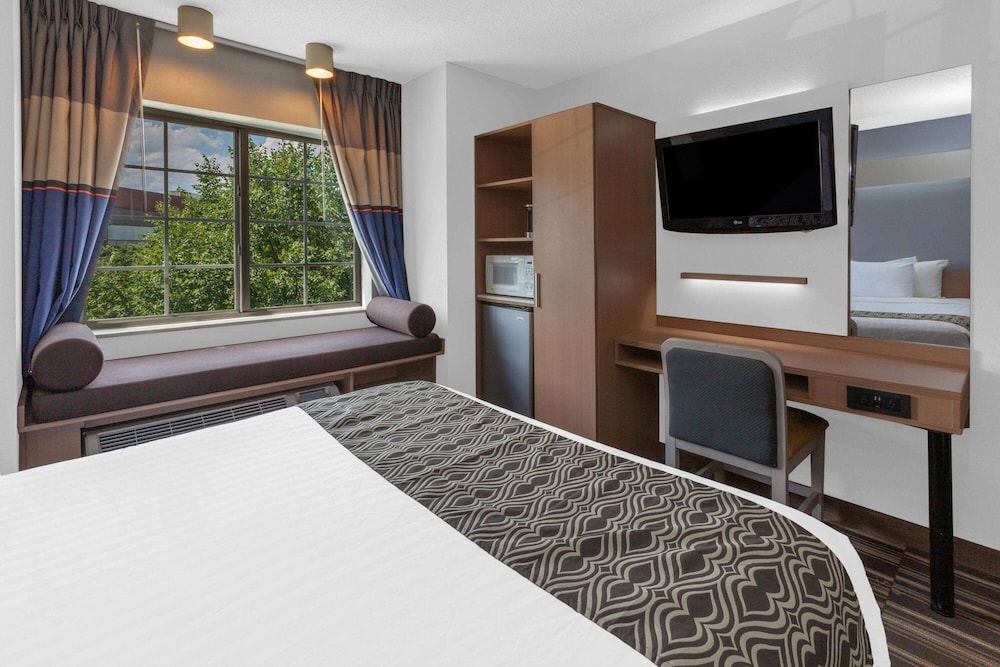 Microtel Inn & Suites by Wyndham BWI Airport Baltimore 14/40