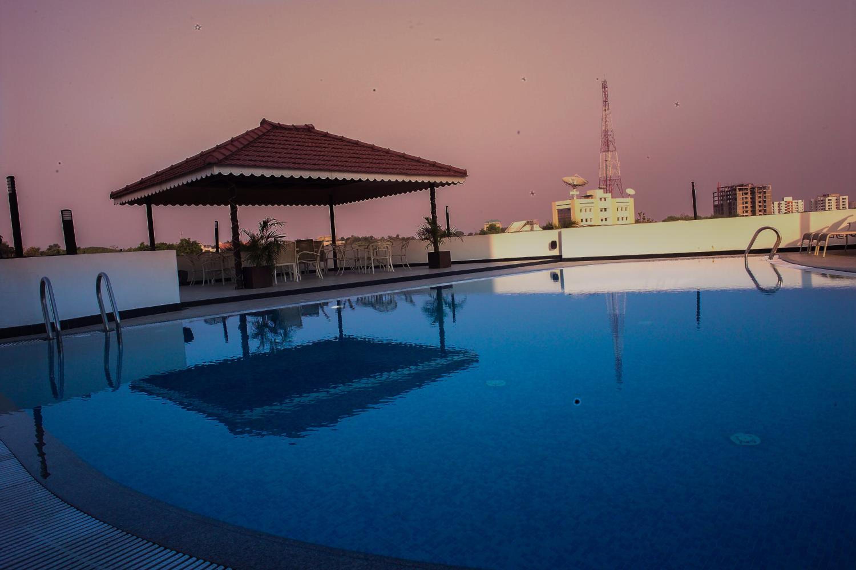Oyo Premium Kakkanad Civil Station 48/54