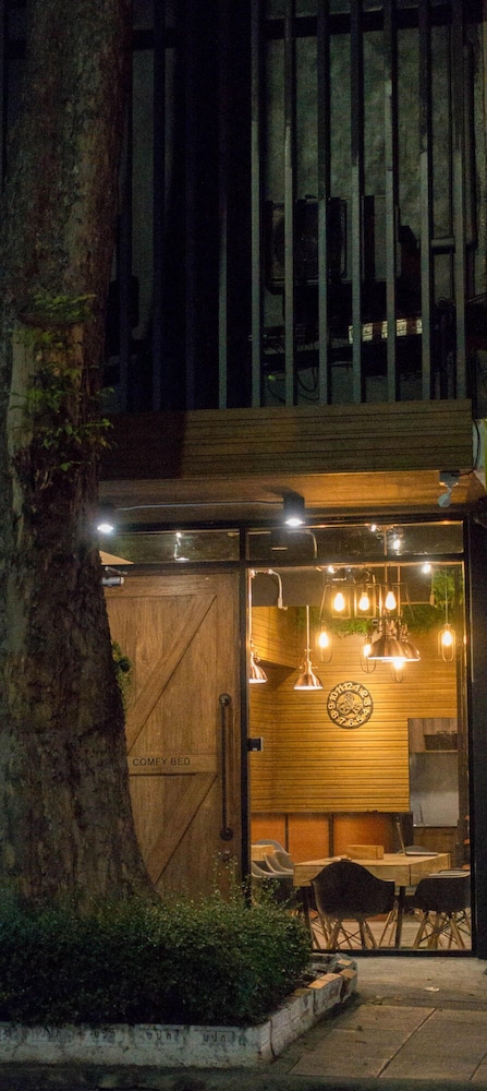 Comfy Bed Hostel - Adults Only 2/39