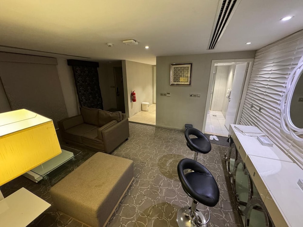 ثلاثة وستون أجنحة فندقية(Sixty Three Hotel) 24/50
