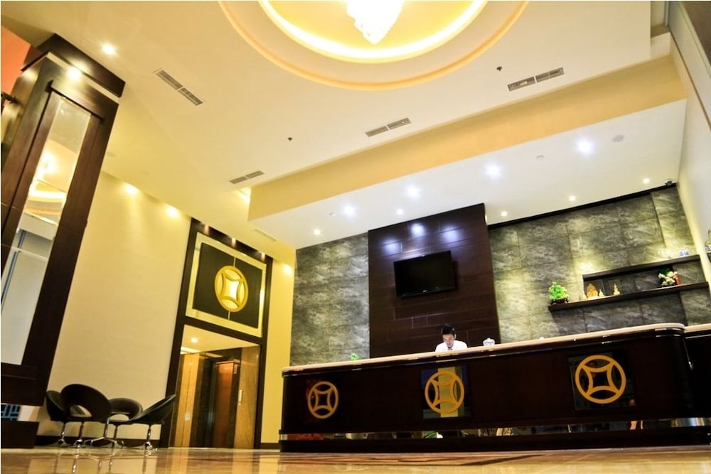 Continent Centrepoint Panakkukang Makassar 4/15