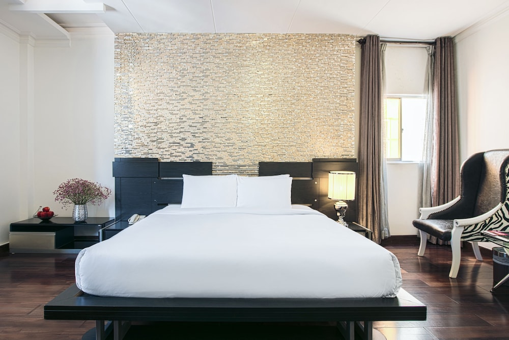A&EM Corp - The Petit Hotel 13/37