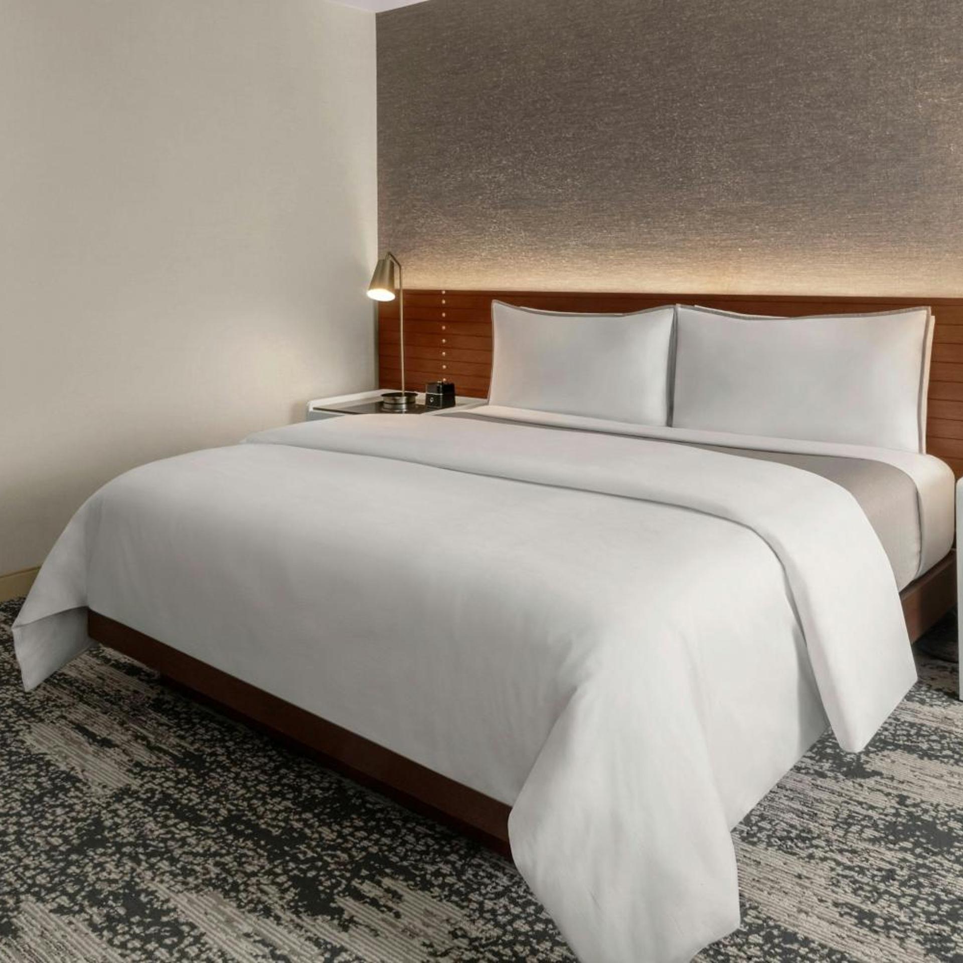 غرفة ديلوكس بسرير كينج بإطلالة على المدينة، Westin Gaslamp Quarter 2/3